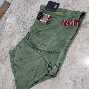 Gap pull‎ on tencel short size xl color green